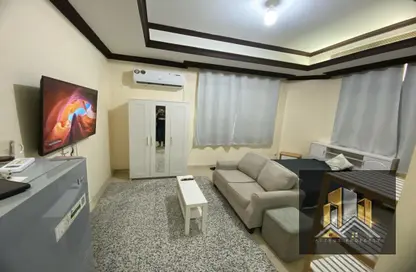 Living / Dining Room image for: Apartment - 1 Bathroom for rent in Khalifa City A Villas - Khalifa City A - Khalifa City - Abu Dhabi, Image 1
