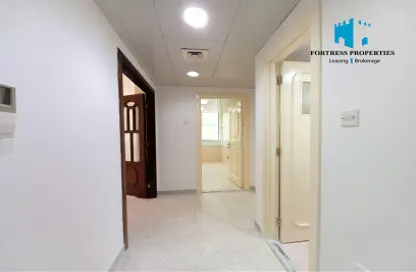 شقة - 2 غرف نوم - 2 حمامات للايجار في برج الفلاحي - منطقة النادي السياحي - أبوظبي