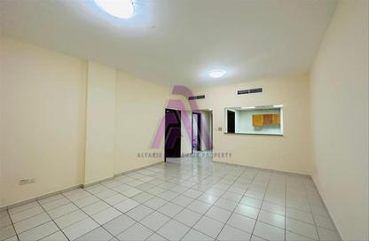 شقة - غرفة نوم - 2 حمامات للايجار في طراز روسي - المدينة الدولية - دبي