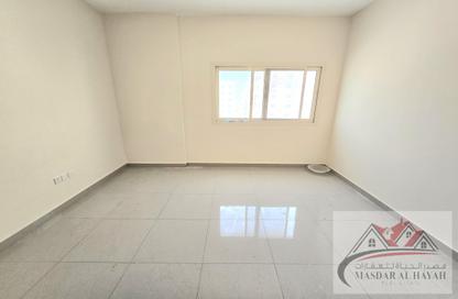 Apartment - 3 Bedrooms - 3 Bathrooms for rent in Muwaileh Commercial - Sharjah
