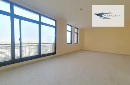 Apartment - 3 Bedrooms - 2 Bathrooms for rent in Zig Zag Building - Tourist Club Area - Abu Dhabi