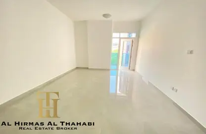 شقة - 1 حمام للايجار في بناية لورينا - منطقة 11 - قرية جميرا الدائرية - دبي