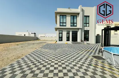 Villa - 4 Bedrooms - 5 Bathrooms for rent in Al Aweer 1 - Al Aweer - Dubai