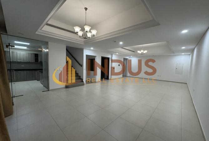 Well-maintain | vacant |4BHK +Maid room