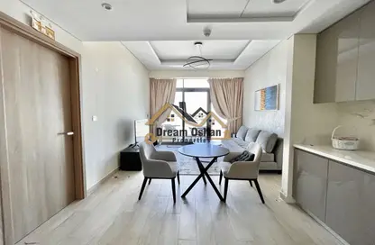 شقة - غرفة نوم - 2 حمامات للايجار في فرهاد عزيزي ريزيدنس - الجداف - دبي