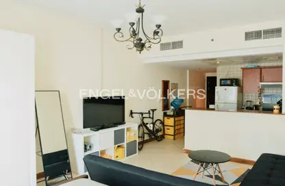 Living Room image for: Apartment - 1 Bathroom for rent in Marina Diamond 1 - Marina Diamonds - Dubai Marina - Dubai, Image 1
