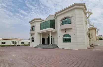 Villa - 5 Bedrooms - 7 Bathrooms for rent in Umm Suqeim 2 - Umm Suqeim - Dubai