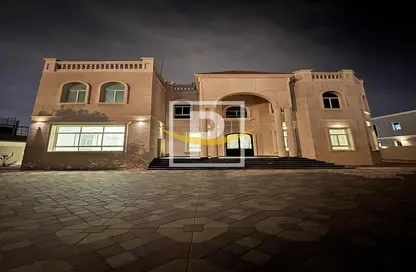 Villa - 5 Bedrooms - 7 Bathrooms for rent in Al Aweer 1 - Al Aweer - Dubai