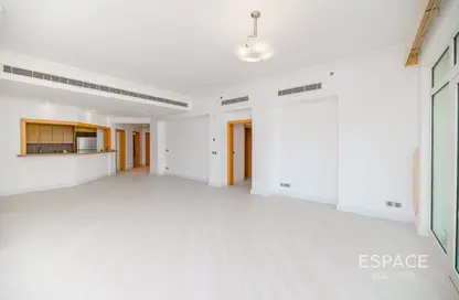 Apartment - 3 Bedrooms - 3 Bathrooms for rent in Al Hatimi - Shoreline Apartments - Palm Jumeirah - Dubai