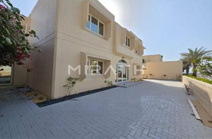 Villa - 4 Bedrooms - 5 Bathrooms for rent in Jumeirah 1 Villas - Jumeirah 1 - Jumeirah - Dubai
