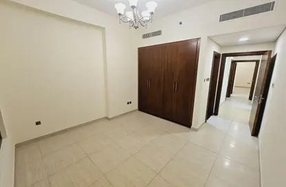Apartment - 2 Bedrooms - 3 Bathrooms for rent in Yasmeen Building - Al Jaddaf - Dubai