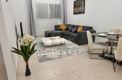 شقة - غرفة نوم - 1 حمام للايجار في مساكن كورنيش عجمان - طريق كورنيش عجمان - عجمان