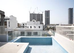 صورةحوض سباحة لـ: تاون هاوس - 4 غرف نوم - 4 حمامات للبيع في لا بيرلا هومز ١٠ - قرية الجميرا سركل - دبي, صورة 1