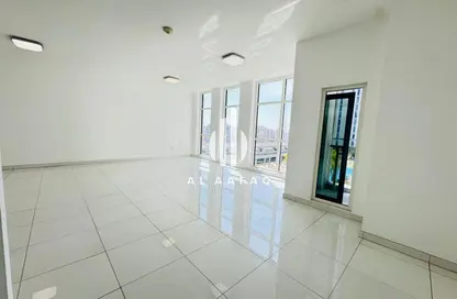 شقة - 3 غرف نوم - 4 حمامات للايجار في مجمع الريان - النهدة - الشارقة