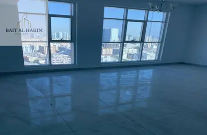 Apartment - 2 Bedrooms - 2 Bathrooms for rent in Corniche Tower - Ajman Corniche Road - Ajman