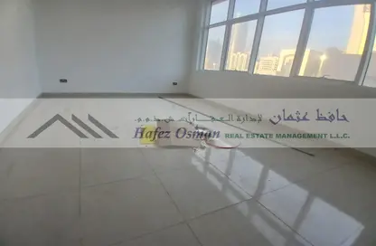 شقة - 2 غرف نوم - 3 حمامات للايجار في الخالدية - أبوظبي