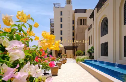 Outdoor Building image for: Apartment - 4 Bedrooms - 5 Bathrooms for sale in Lamtara 1 - Madinat Jumeirah Living - Umm Suqeim - Dubai, Image 1