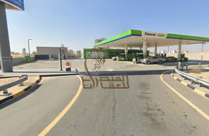 مركز أعمال - استوديو - 4 حمامات للبيع في مروج عجمان - عجمان