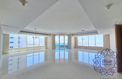 Apartment - 3 Bedrooms - 5 Bathrooms for rent in Al Dana Tower - Al Majaz 3 - Al Majaz - Sharjah