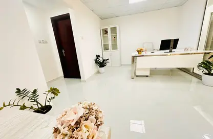 Office Space - Studio - 1 Bathroom for rent in Silver Home Building - Hor Al Anz - Deira - Dubai