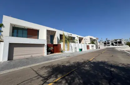 Villa - 4 Bedrooms - 5 Bathrooms for rent in Jumeirah 1 Villas - Jumeirah 1 - Jumeirah - Dubai