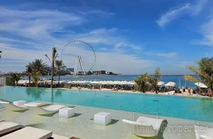 صورة لـ حوض سباحة شقة - غرفة نوم - 1 حمام للايجار في لا في - مساكن شاطئ الجميرا - دبي ، صورة رقم 1