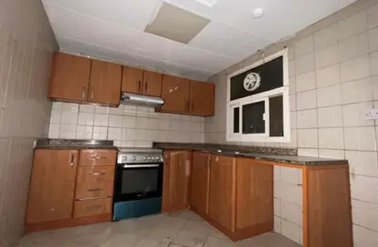 شقة - 2 غرف نوم - 2 حمامات للايجار في بناية أبو شغارة - أبو شغارة - الشارقة