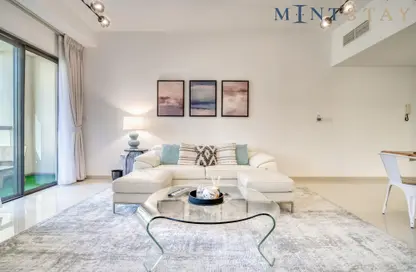 Living Room image for: Apartment - 1 Bedroom - 1 Bathroom for rent in Bahar - Jumeirah Beach Residence - Dubai, Image 1