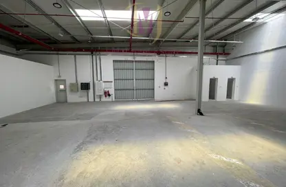Warehouse - Studio for rent in Umm Ramool - Dubai