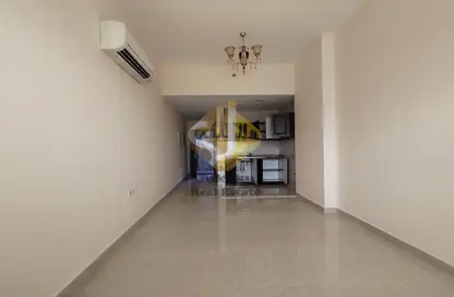 Apartment - Studio - 1 Bathroom for rent in Baniyas Road - Deira - Dubai