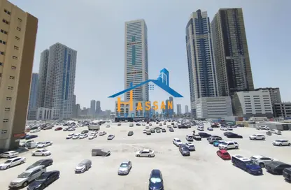 Apartment - 2 Bedrooms - 2 Bathrooms for rent in Sharjah 555 Tower - Al Khan Corniche - Al Khan - Sharjah
