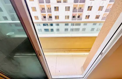 Apartment - 1 Bedroom - 2 Bathrooms for rent in Muwaileh 29 Building - Muwaileh - Sharjah