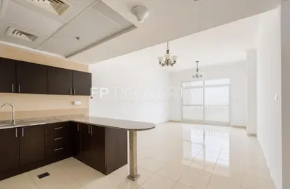 شقة - غرفة نوم - 2 حمامات للايجار في برج ربيعة - مجان - دبي لاند - دبي