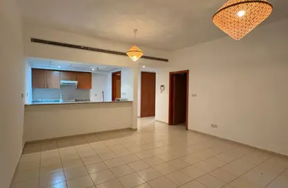 شقة - غرفة نوم - 1 حمام للايجار في الغزلان 4 - الغزلان - جرينز - دبي