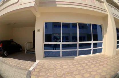 Villa - 4 Bedrooms - 5 Bathrooms for rent in Al Dafeinah - Asharej - Al Ain