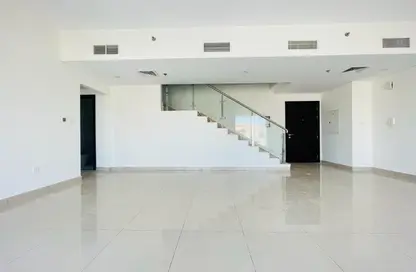 دوبلكس - 3 غرف نوم - 4 حمامات للايجار في بناية رويال جي في سي - قرية الجميرا سركل - دبي