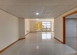 Apartment - 3 bedrooms - 4 bathrooms for rent in Hamdan Street - Abu Dhabi