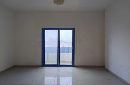 شقة - 2 غرف نوم - 2 حمامات للايجار في مساكن كورنيش عجمان - طريق كورنيش عجمان - عجمان