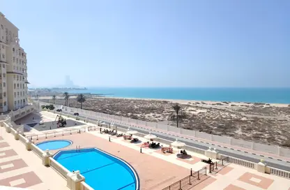 شقة - 2 غرف نوم - 3 حمامات للايجار في رويال بريز 3 - رويال بريز - قرية الحمرا - رأس الخيمة