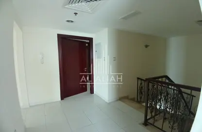 دوبلكس - 4 غرف نوم - 5 حمامات للايجار في شارع الكورنيش - أبوظبي