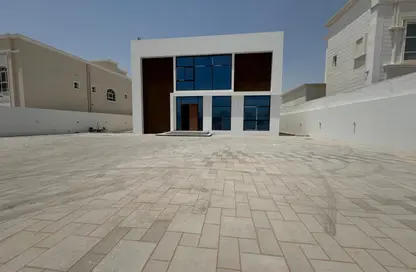 Villa - 5 Bedrooms - 5 Bathrooms for rent in Madinat Al Riyad - Abu Dhabi