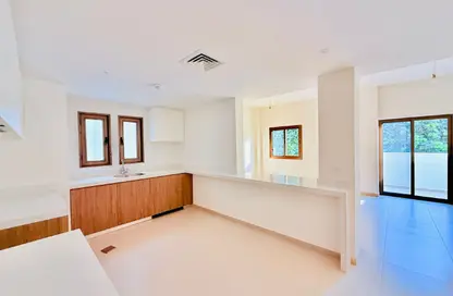 Apartment - 2 Bedrooms - 2 Bathrooms for rent in The Gardens Buildings - The Gardens - Dubai