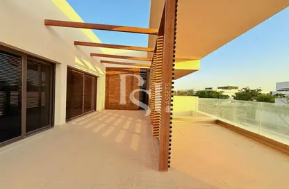 Villa - 5 Bedrooms - 6 Bathrooms for rent in West Yas - Yas Island - Abu Dhabi