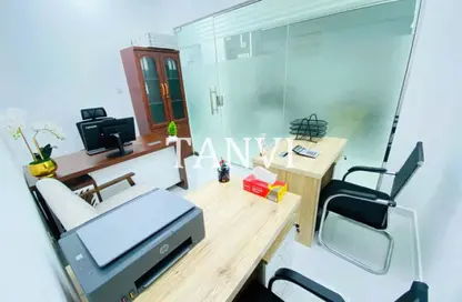 Office Space - Studio - 1 Bathroom for rent in Red Avenue - Al Garhoud - Dubai