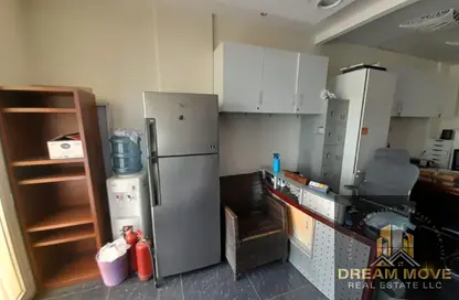 متجر - استوديو - 1 حمام للايجار في اكس26 - طراز إنجليزي - المدينة الدولية - دبي