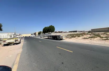 أرض - استوديو للبيع في مدينة الإمارات الصناعية - الشارقة