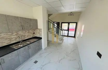 Villa - 5 Bedrooms - 5 Bathrooms for rent in Jumeirah 1 Villas - Jumeirah 1 - Jumeirah - Dubai