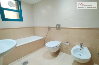 Apartment - 2 Bedrooms - 2 Bathrooms for rent in Defense Road - City Downtown - Abu Dhabi