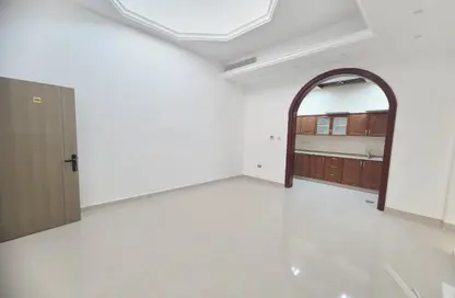 شقة - 2 غرف نوم - 2 حمامات للايجار في مركز محمد بن زايد - مدينة محمد بن زايد - أبوظبي
