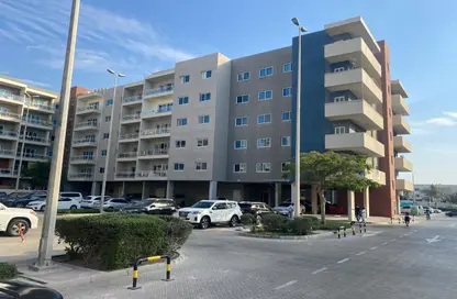 Apartment - 3 Bedrooms - 5 Bathrooms for sale in Tower 6 - Al Reef Downtown - Al Reef - Abu Dhabi